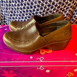 Ariat women’s leather advanced stability and cushioning comfortable clogs 6.5